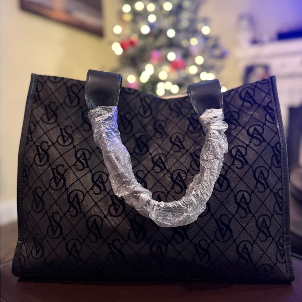 New Victoria’s Secret Black Tan Quilted Mesh Monogram Tote Bag Signature VS Logo - Picture 10 of 10